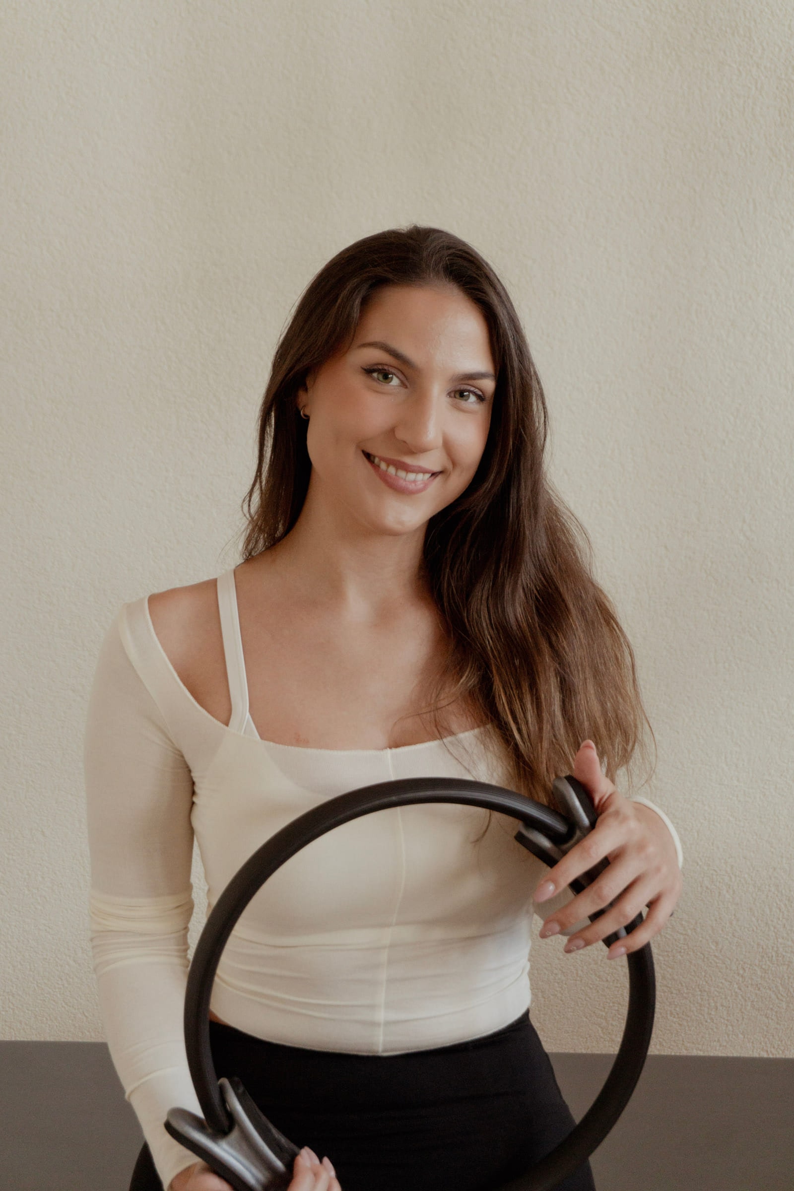 Anna Márki, physiotherapist and Pilates instructor, standing in the Élan Pilates studio in Langenthal.